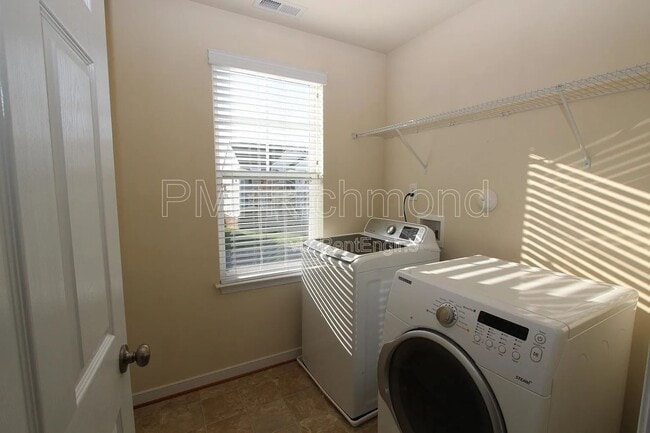 Building Photo - 637 Abbey Village Cir