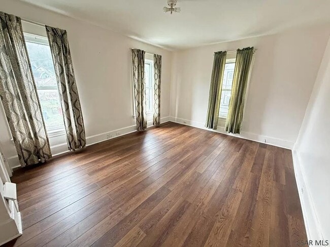 Building Photo - 131 Plainfield Ave