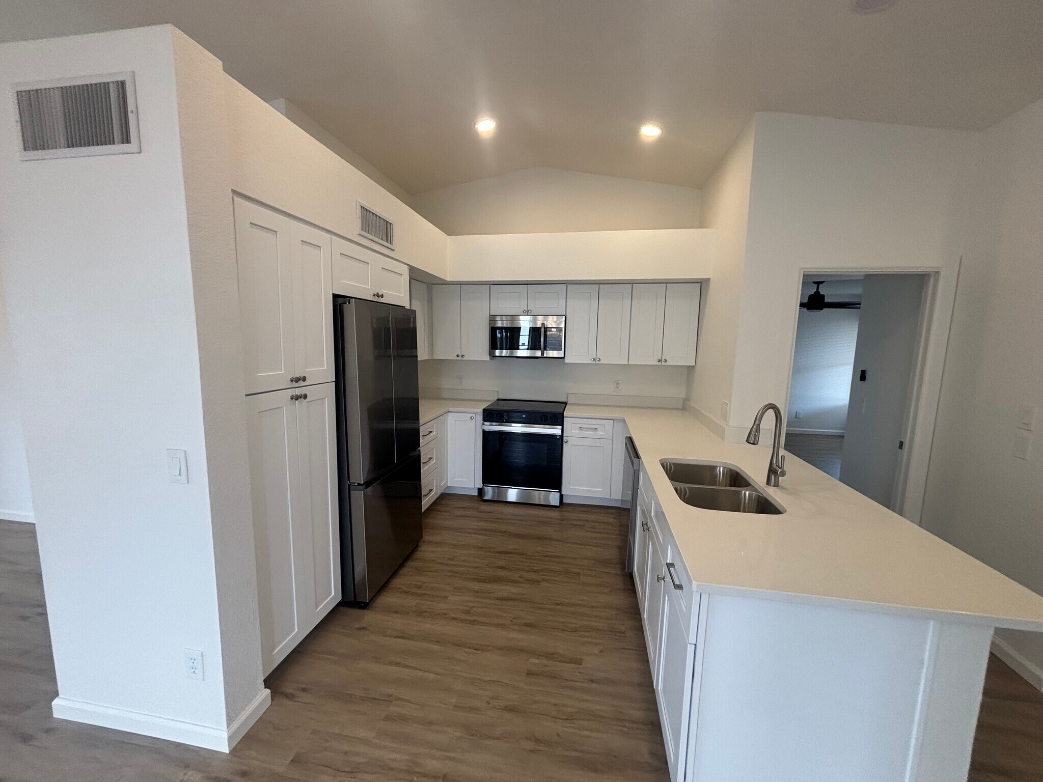 Building Photo - 9940 E Gray Hawk Dr