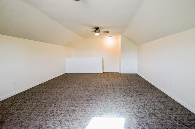 Building Photo - "Luxurious 5-Bedroom Eden Retreat with Sce...