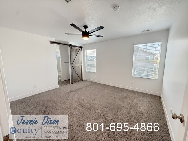 Building Photo - 1822 Parkview Dr