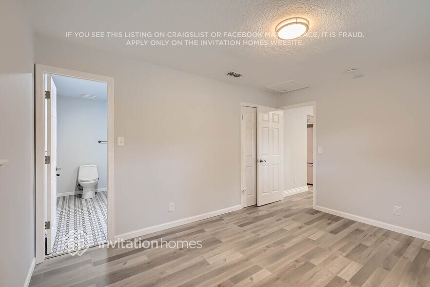 Building Photo - 7912 Argentine Dr W