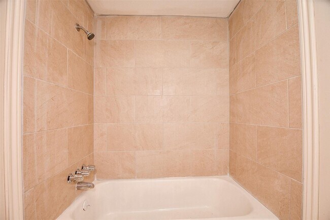 Building Photo - 5810 Fontenelle Dr