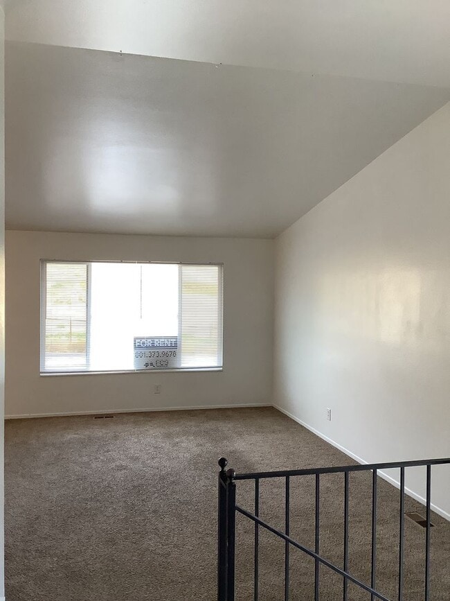 Building Photo - Spacious and bright 3-bedroom, 2-bathroom ...