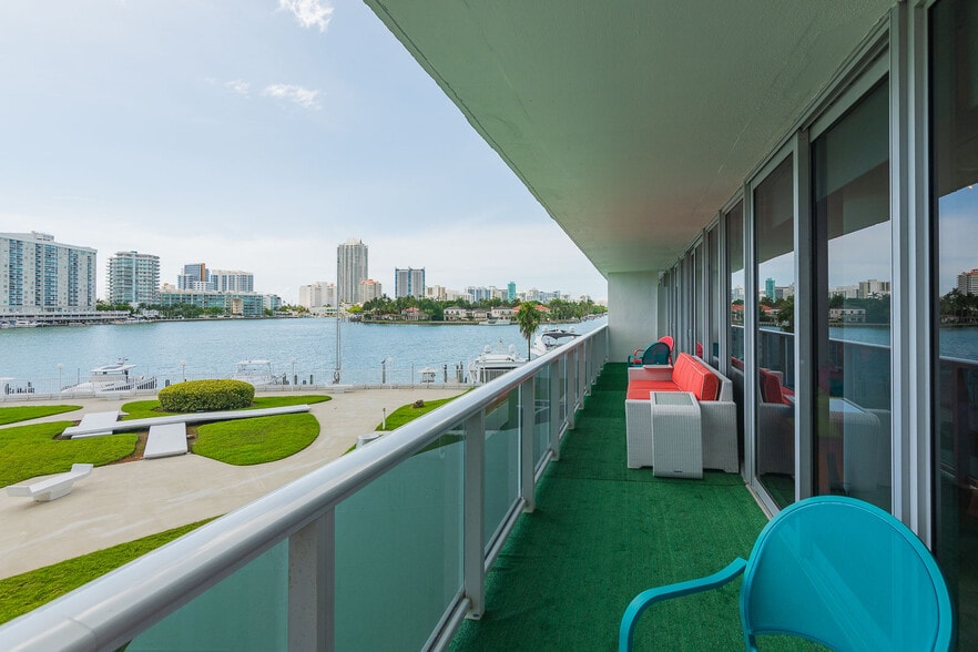 Balcony - 900 Bay Dr