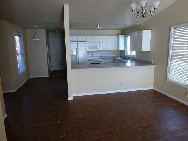 Building Photo - 2002 Middletown Dr