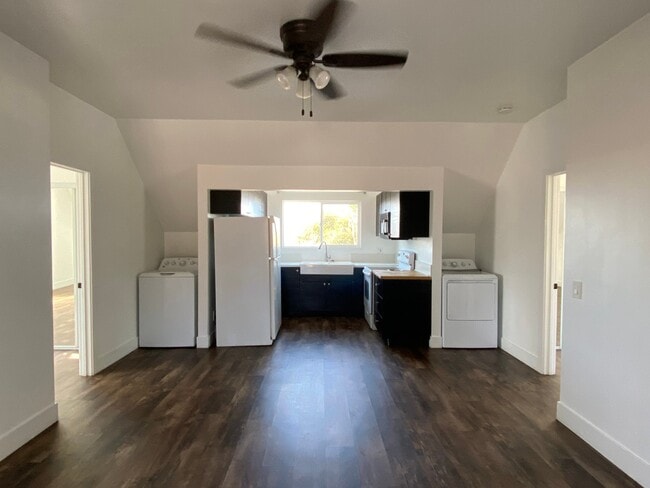 Building Photo - 3320-3324 Clairemont Dr