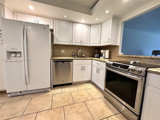 Building Photo - 901 W Cypress Ln