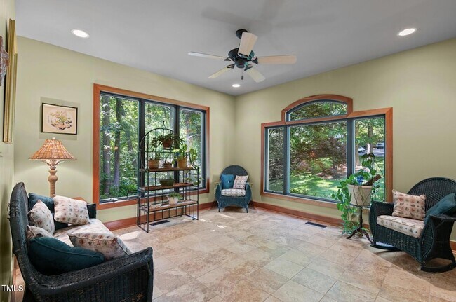 Building Photo - 6016 Glenthorne Dr