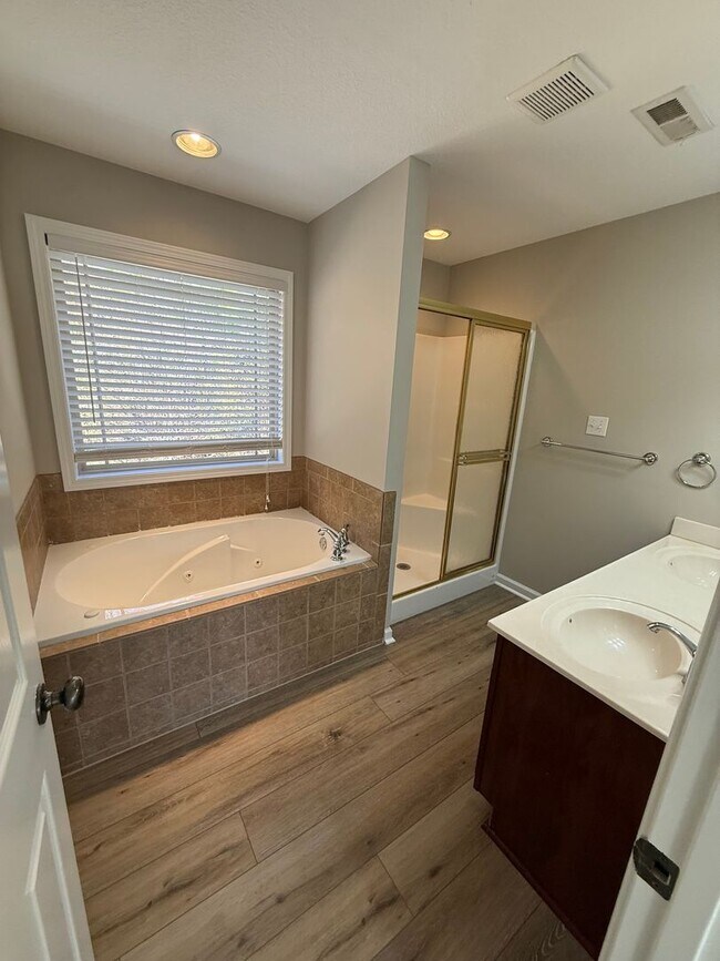 Building Photo - Beautiful Home in West Knoxville