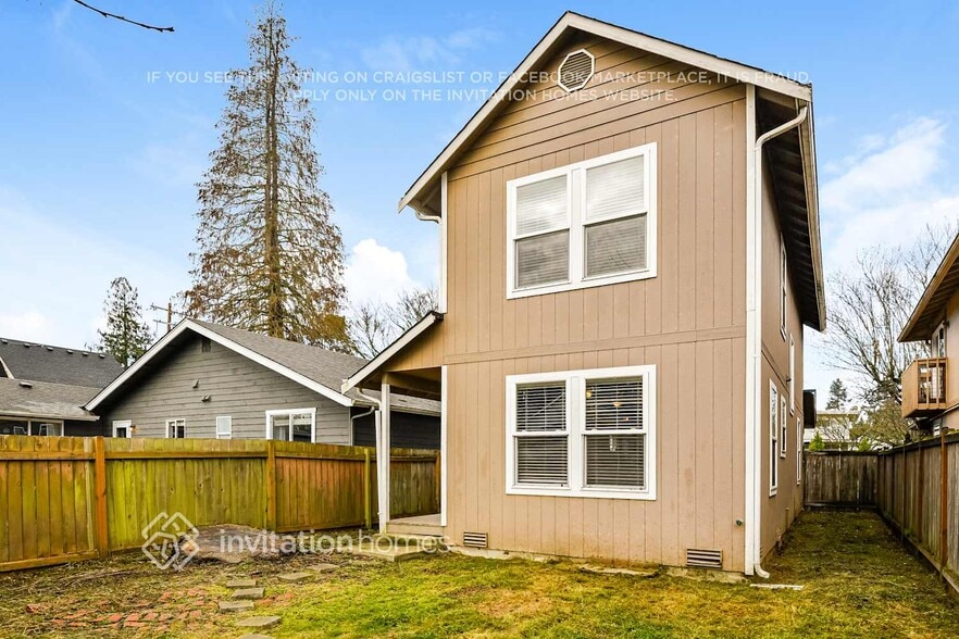 Building Photo - 409 Pine Ave