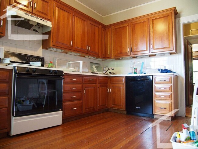 Building Photo - 9/1  Spacious 4BR/1.5BA in BU South Campus...
