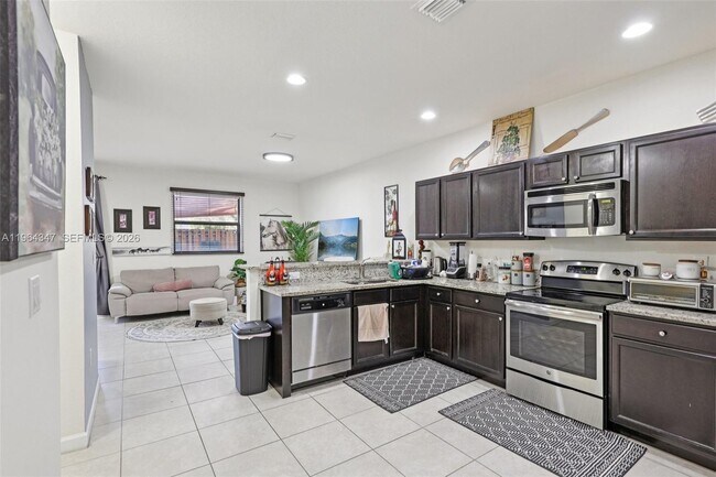 Building Photo - 11746 SW 151 Ave