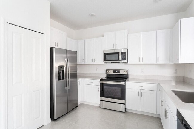 Building Photo - LEASING SPECIAL : 1 MONTH FREE!!!