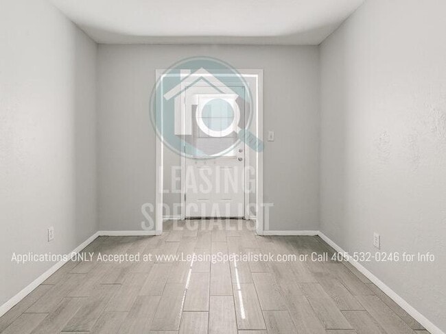 Building Photo - Adorable Custom 2 Bed Bungalow House Available to Prelease for August 2026!