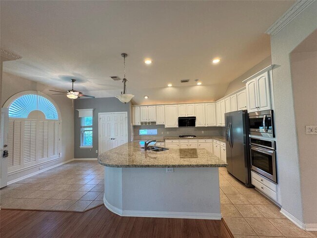 Building Photo - 5822 Pinellas Park Ct