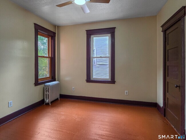 Building Photo - 2-4 Mortson St
