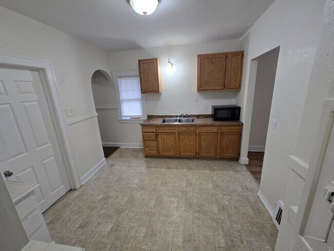 Building Photo - 3302-3304 Parkwood