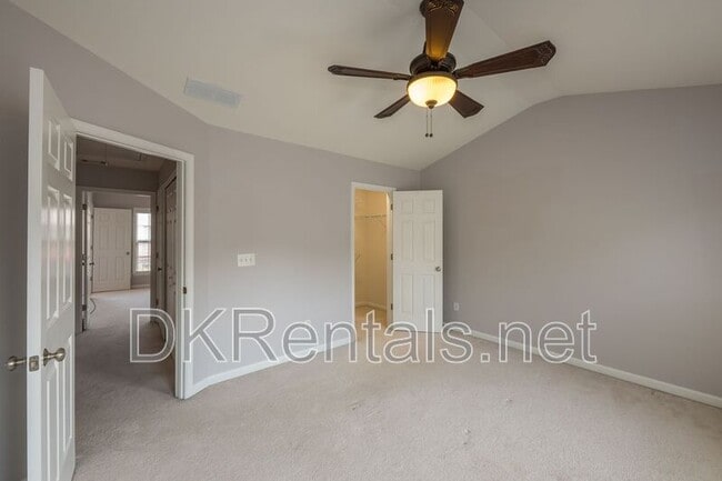 Building Photo - 1369 Thornborough Dr