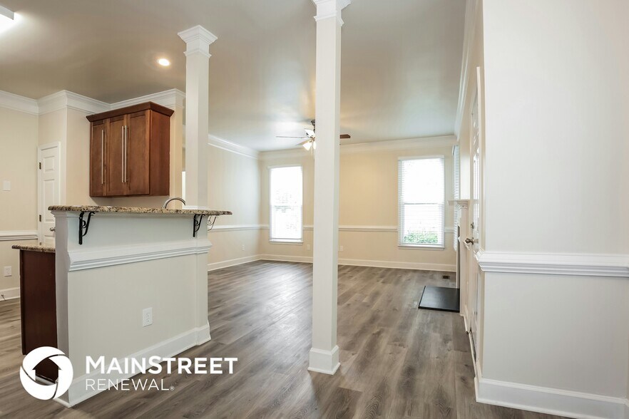 Building Photo - 8 Brackenwood Ct