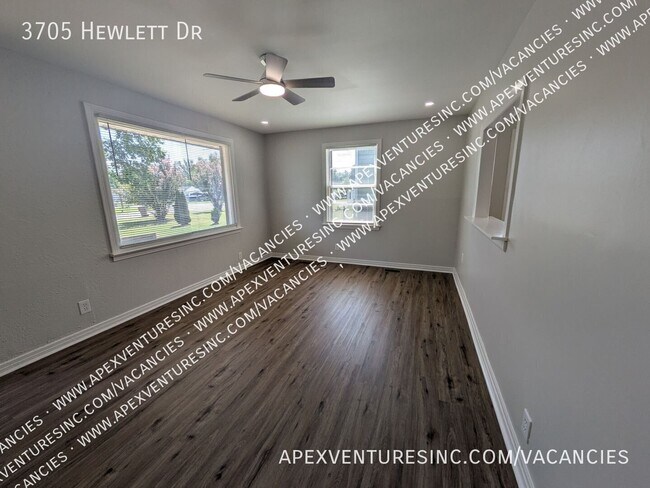 Building Photo - 3705 Hewlett Dr