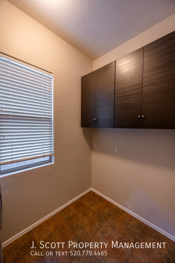 Building Photo - 3312 E Bluebird Pl