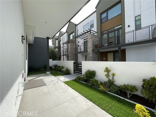 Building Photo - 152 Sawbuck