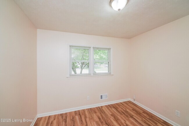 Building Photo - 2224 Peaslee Rd