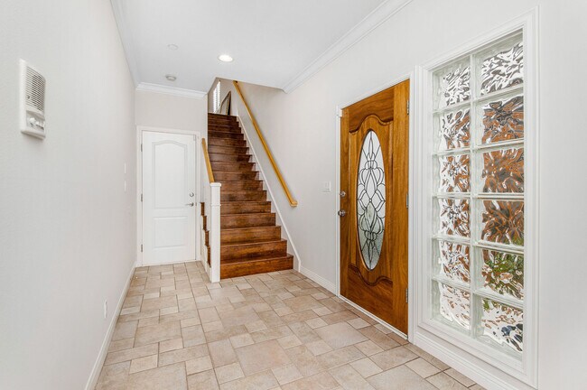 Building Photo - 1720 Carlson Ln