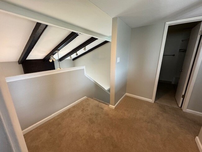 Building Photo - Central Avenue 3 Bedroom 2.5 Bathroom FOR ...