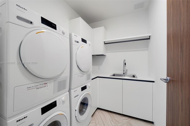 Building Photo - 5 Grove Isle Dr