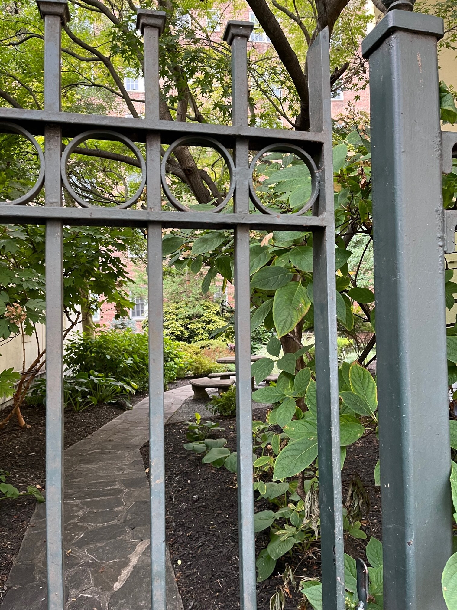 gated garden - 3401 Greenway