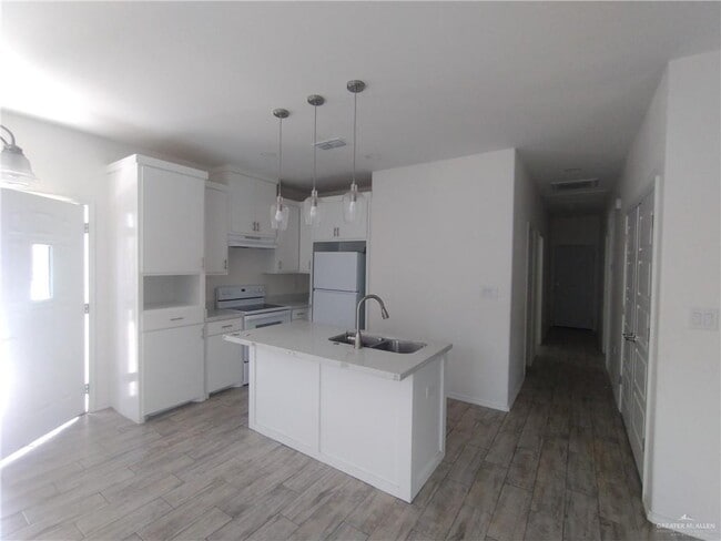 Building Photo - 16 Valley N Cir