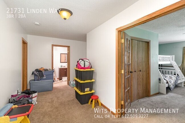 Building Photo - 21731 Linden Way