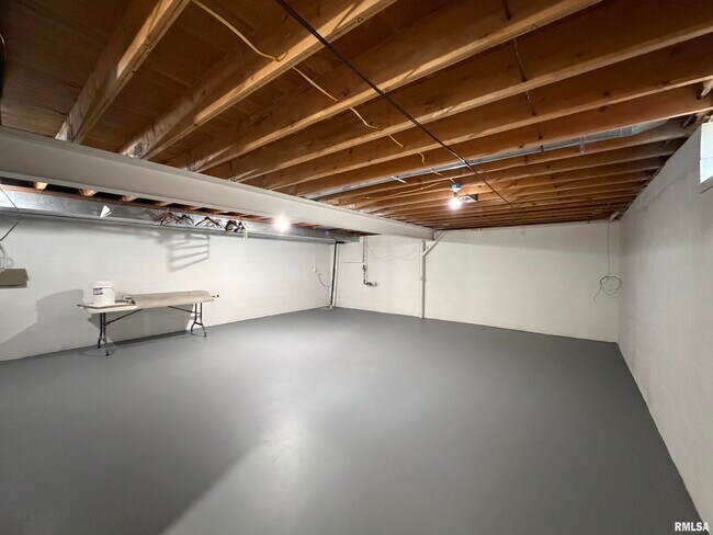 Building Photo - 122 W Morningside Dr