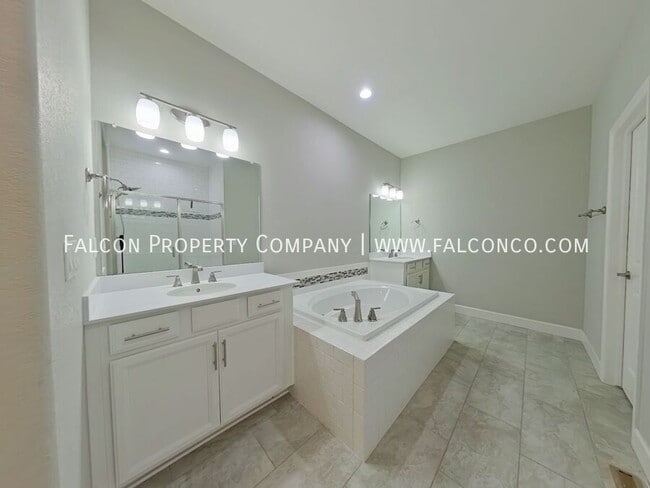 Building Photo - 1442 Promontory Bluff View