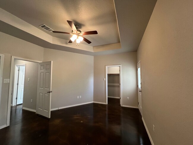 Building Photo - Luxury 3/2 Duplex in Seguin, Texas