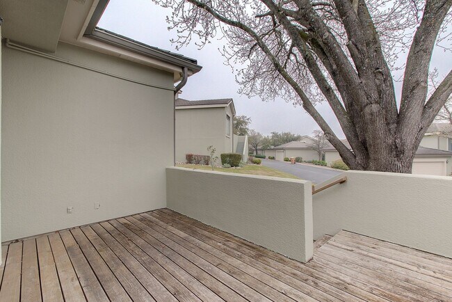 Building Photo - 4231 Westlake Dr