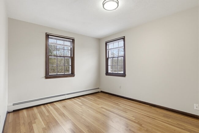 Building Photo - 17 Circle Rd