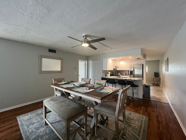 Building Photo - BEAUTIFUL and Renovated Riverfront Furnish...