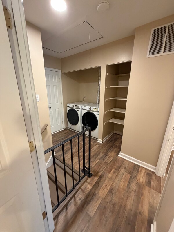 Building Photo - 10813 Daisy Ct