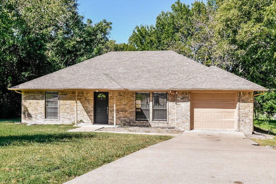 Primary Photo - 703 N Alamo Rd
