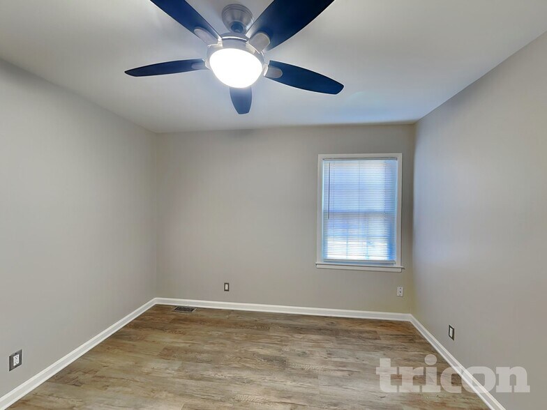 Building Photo - 2210 Weddington Rd