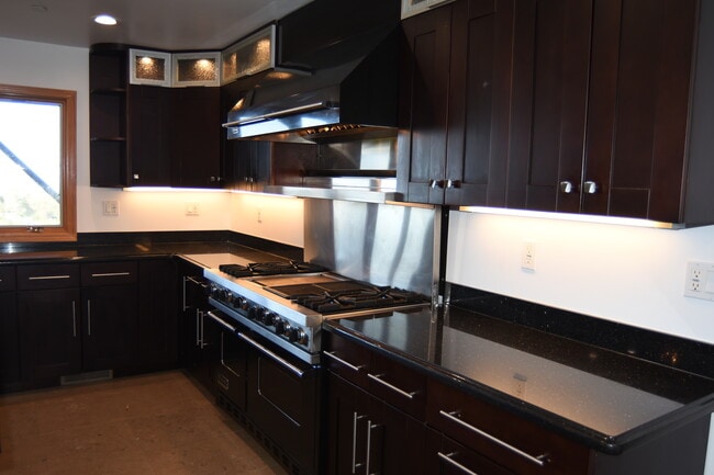 Building Photo - 15 Anson Rd