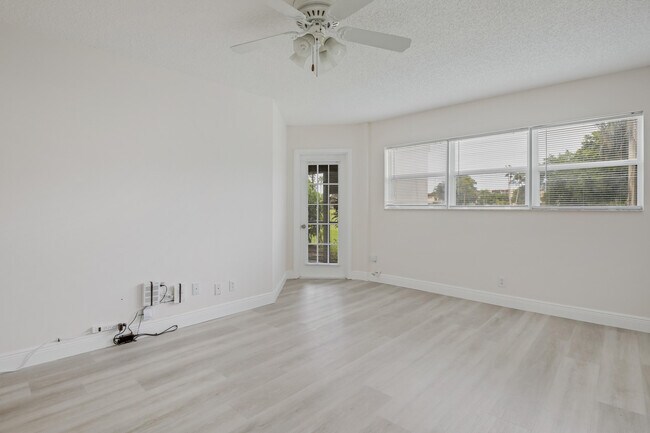 Building Photo - 3595 Birdie Dr