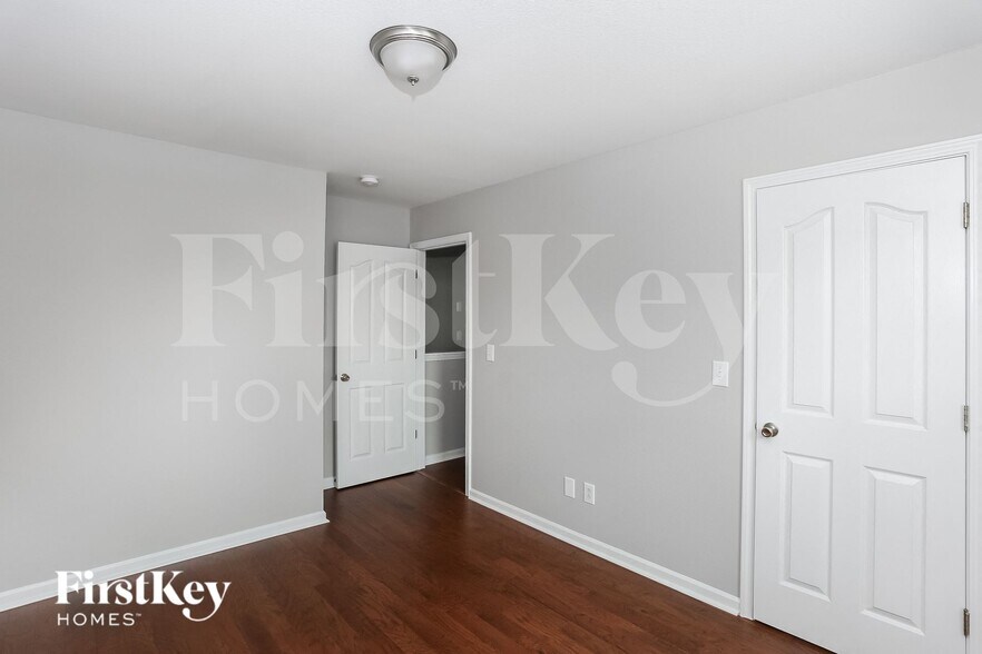 Building Photo - 11253 Heritage Green Dr