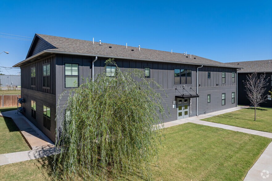 Primary Photo - 3915 N Pennsylvania Ave