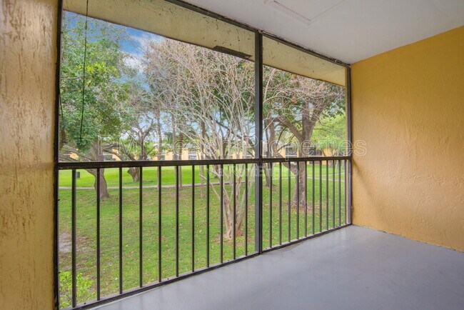 Building Photo - 516 Meadows Cir