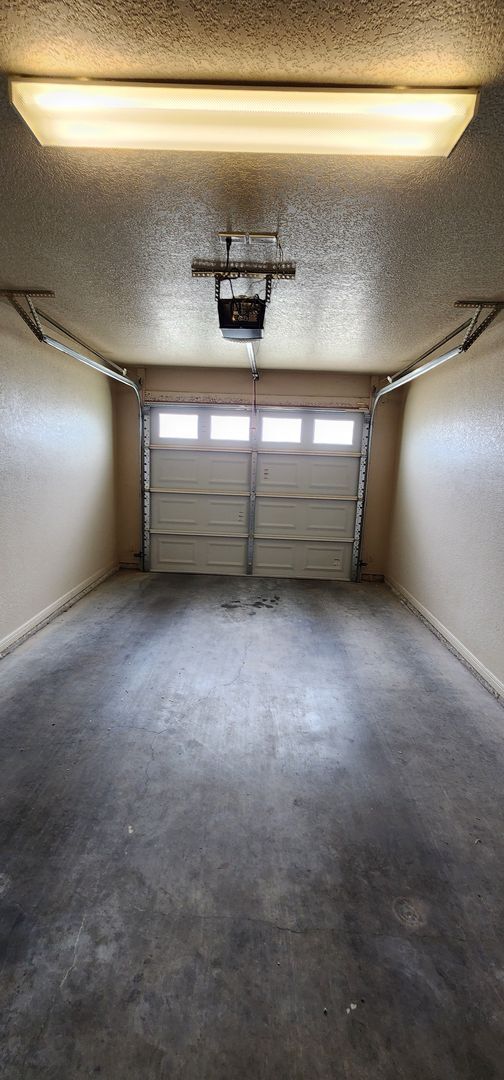 Building Photo - 3 Bedroom 2 bath Duplex South Killeen VIEWABLE SOON