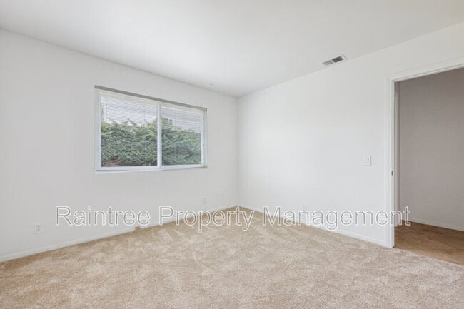 Building Photo - 1388 Hygeia Ave